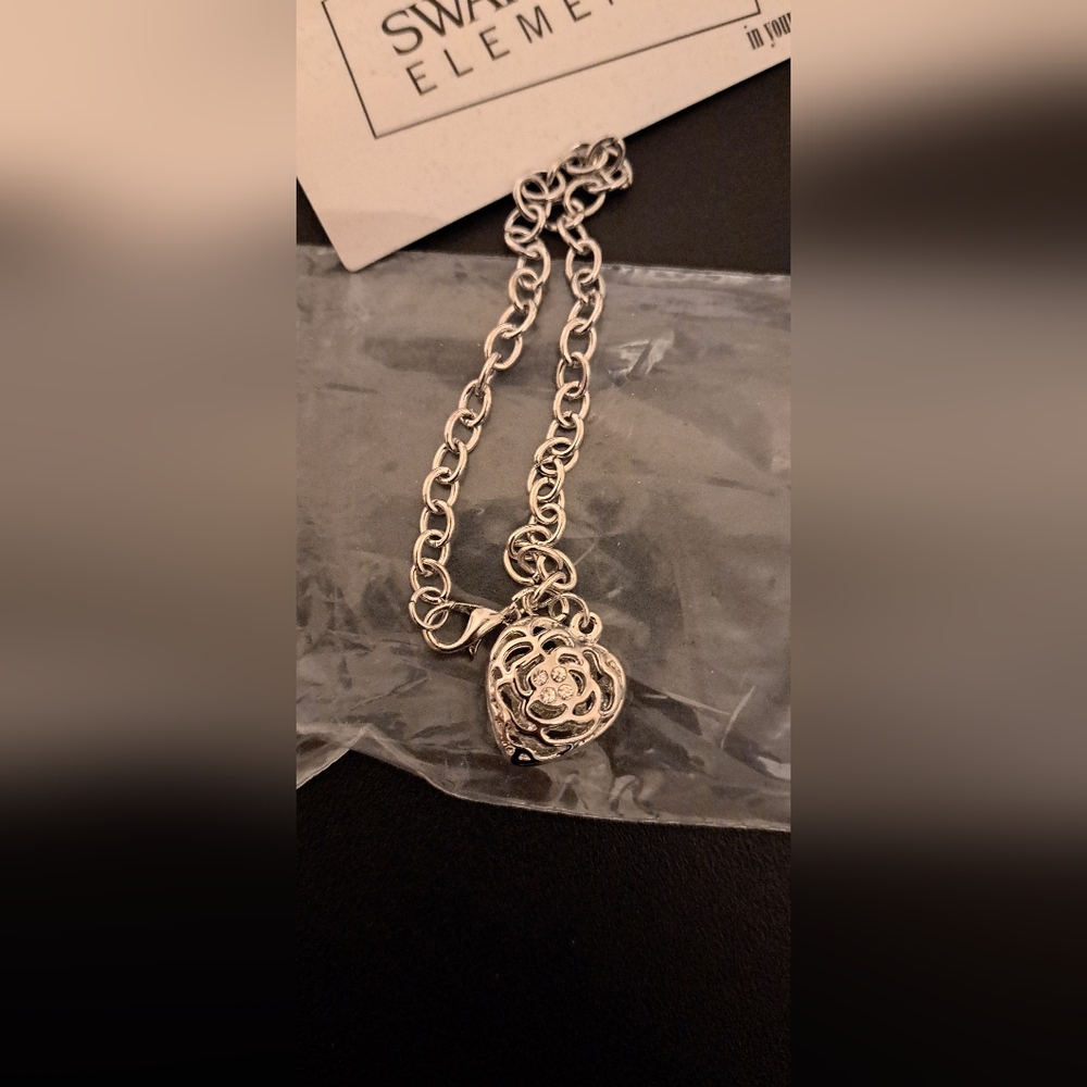 Silver Heart Pendant bracelet NWOT - Picture 2 of 3